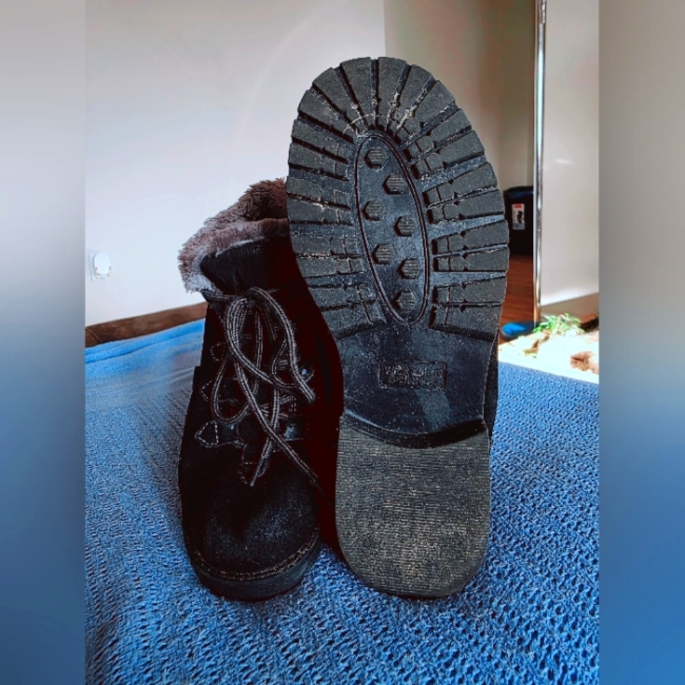 Women's Black Combat Boots with Fur Lining